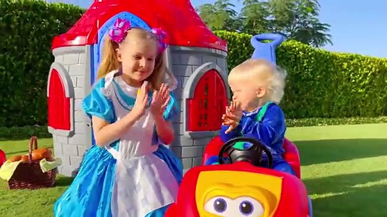 Roma and Diana at School - Video compilation about school, friendship and knowledge