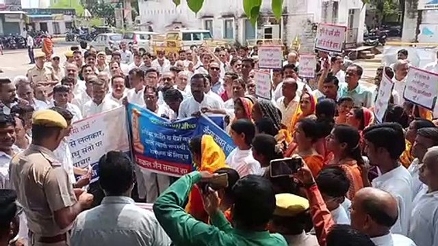 देखें वीडियो... जैन संत की निर्मम हत्या के विरोध में निकाली आक्रोश रैली