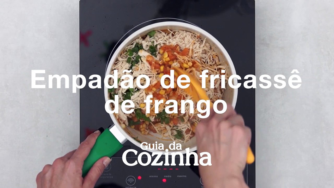 Aprenda a fazer massa de empadão com recheio de fricassê de frango