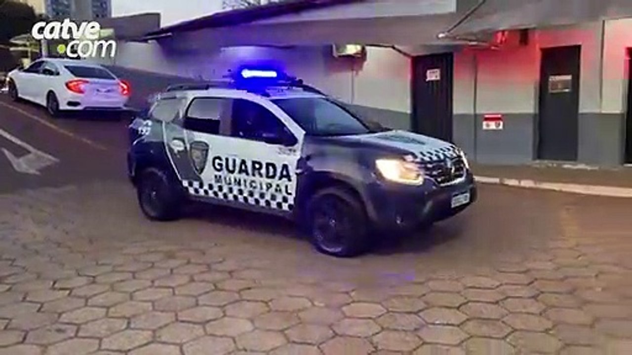 Mulher quebra bebedouro de terminal e acaba presa em Cascavel Guarda Municipal deteve a investigada no Terminal Oeste