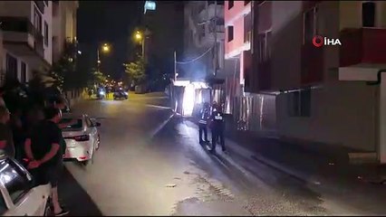 Le panneau électrique a explosé, les étincelles ont illuminé la rue comme ça