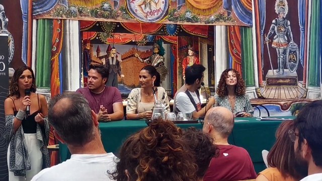 So tutto di te , Roberto Lipari presenta la sua commedia sentimentale