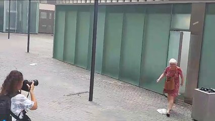 Clara Ponsatí sortint de la Ciutat de la Justícia