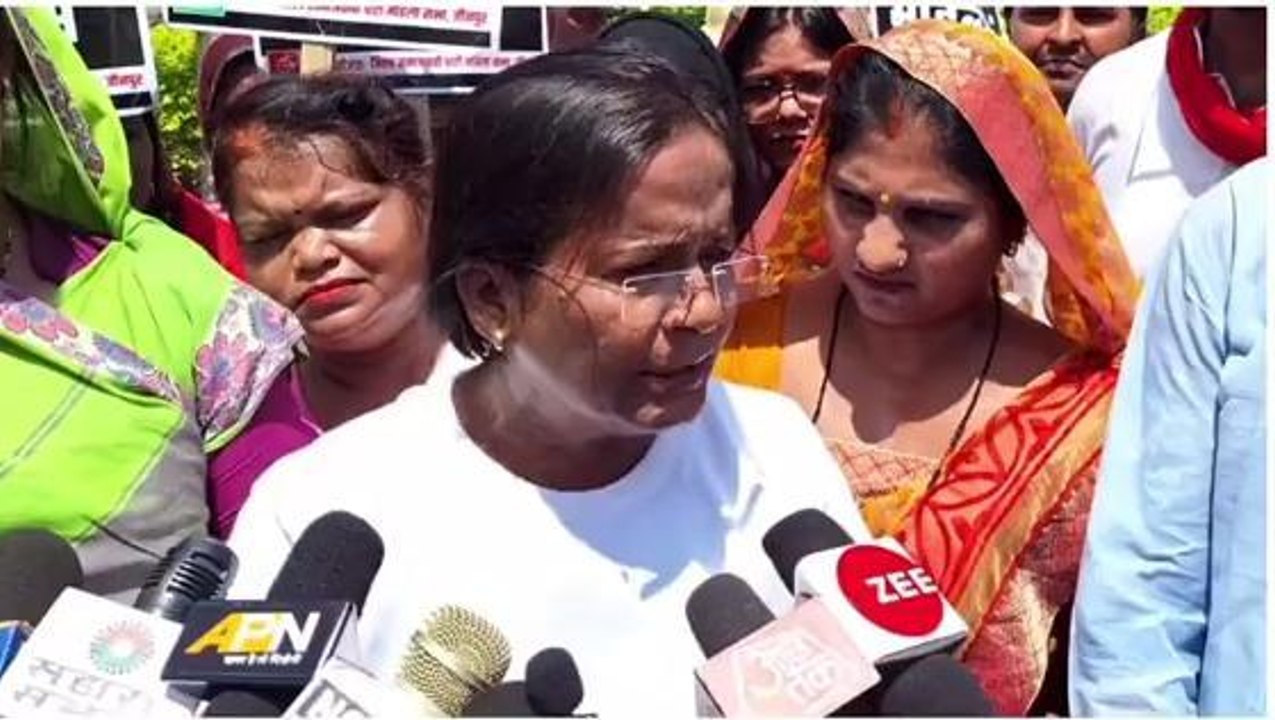 सपा नेत्री ने सुनाई देश की महिलाओं पर हुए अत्याचार की कहानी, ये है विस्फोटक बयान