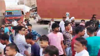 ट्रक से कुचलकर नव विवाहिता की मौत, एक घंटे तक किया हाइवे जाम