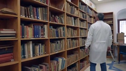 مخطوطات تروي جزءا من تاريخ مدينة القدس قيد الترميم في مكتبة الخالدية