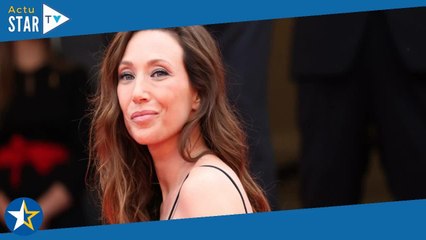 "Une prof m'a humiliée" : Laura Smet évoque son enfance difficile en tant que fille de Johnny Hallyd