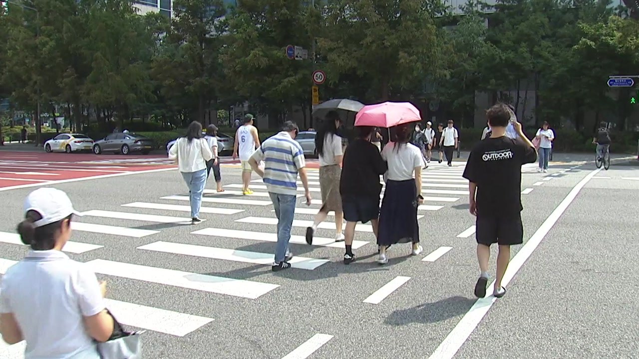 [날씨] '중복' 찜통더위,  현재 서울 32.8℃...주말 전국 장맛비 / YTN