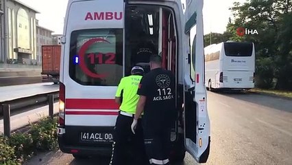 Kamyonetle çarpışan ticari taksi takla attı
