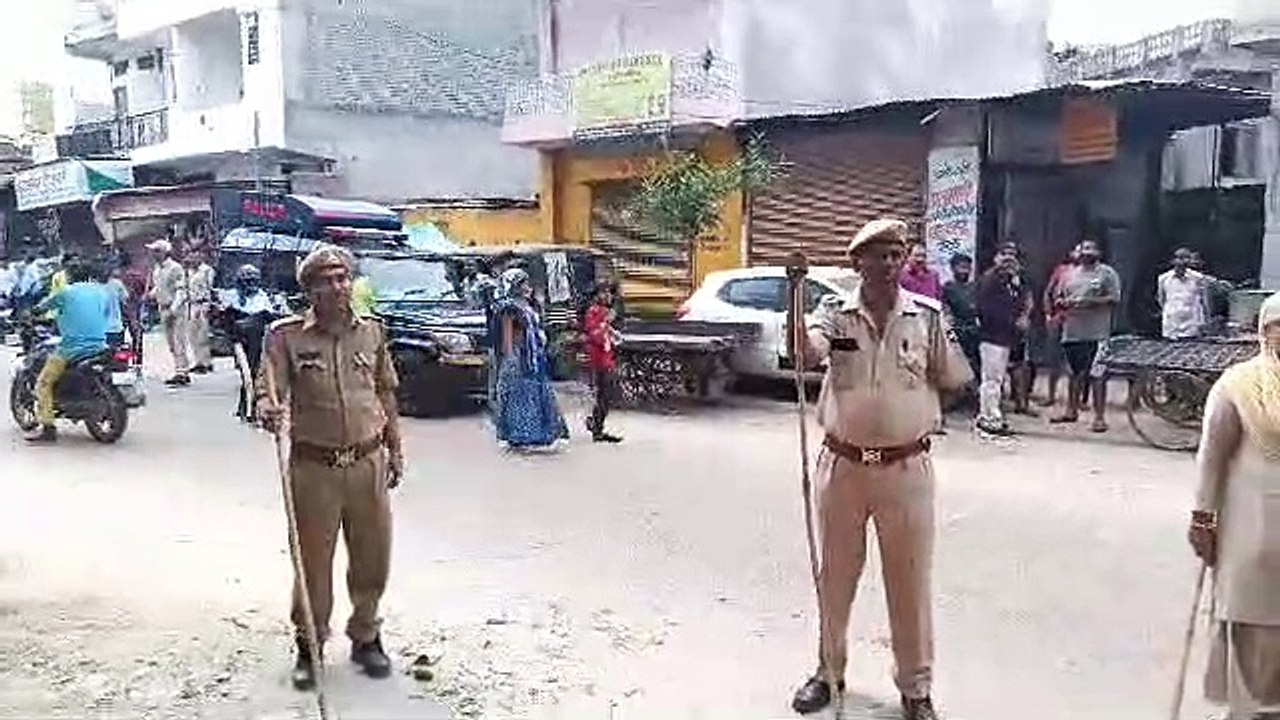 हैरिटेज निगम ने बाजार खुलने से पहले ही अलसुबह 70 दुकानों के लगा दी सील