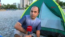 Antalya'da Sıcaklarla Mücadele: Vatandaşlar Konyaaltı Sahili'nde Sabahladı