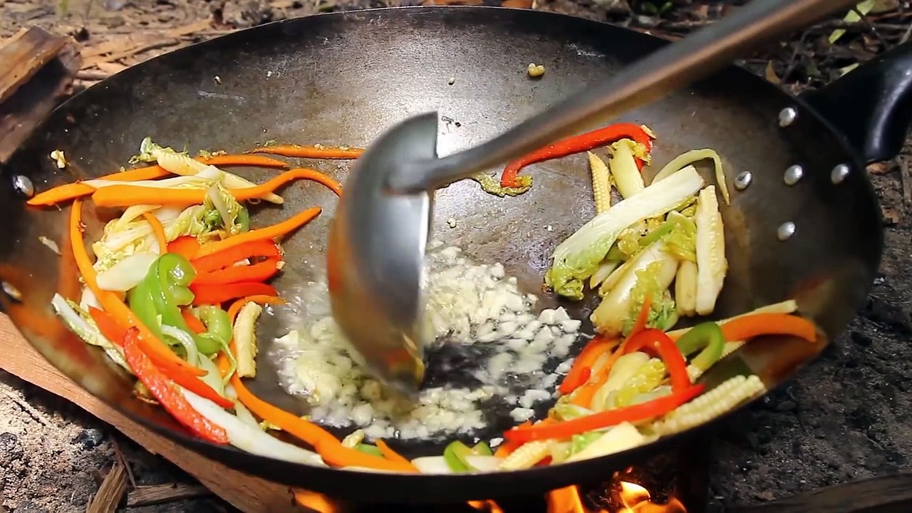 Cooking Yellow Noodle with Lopsters,Crabs,Snail eating so delicious - Fried Noodle with Seafood Crab