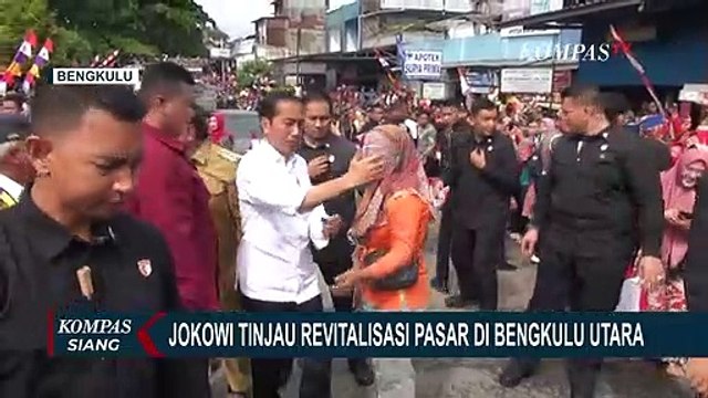 Jokowi Tinjau Revitalisasi Pasar di Bengkulu Utara, Bagi-bagi Bantuan Hingga Selfie Bersama Warga