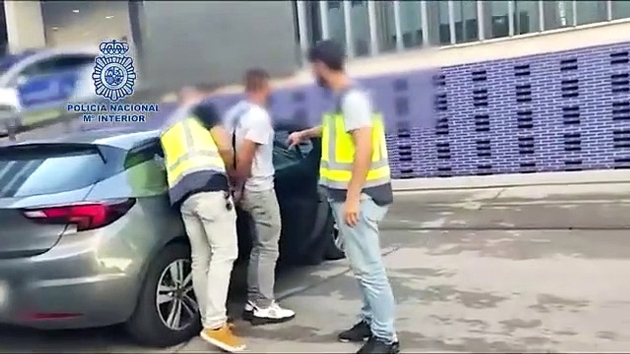 Caen en Barcelona dos fugitivos buscados en Fra...