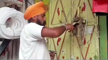 फिर से 'गुलजार' होगा यूपी का यह 'बदनाम बाजार', रेड लाइट एरिया में तोड़े गए कोठों के ताले