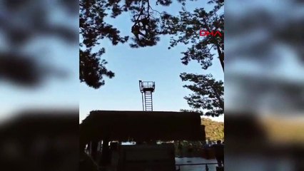 Marmaris'te Deniz Paraşütü Kazası: 2 Kişi Ağaçta Mahsur Kaldı