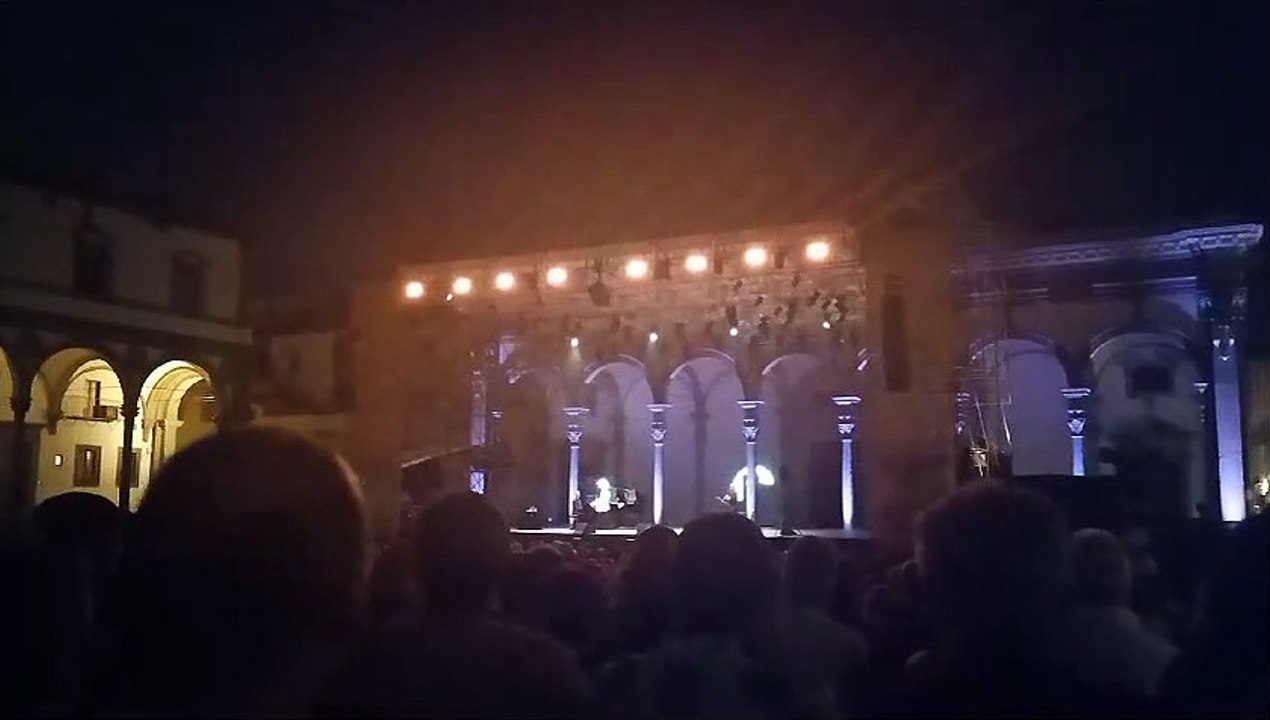 "Questa ? per il mio amico, grazie". La dedica di Drusilla Foer a Francesco Nuti