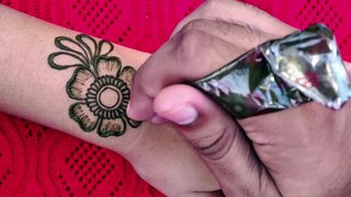 Beautiful Easy Mehndi Designs For Back Hands