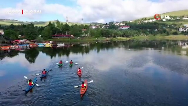 1500 rakımlı yayla gölünde kano ve yelken keyfi... İzleyenlere görsel şölen yaşattılar