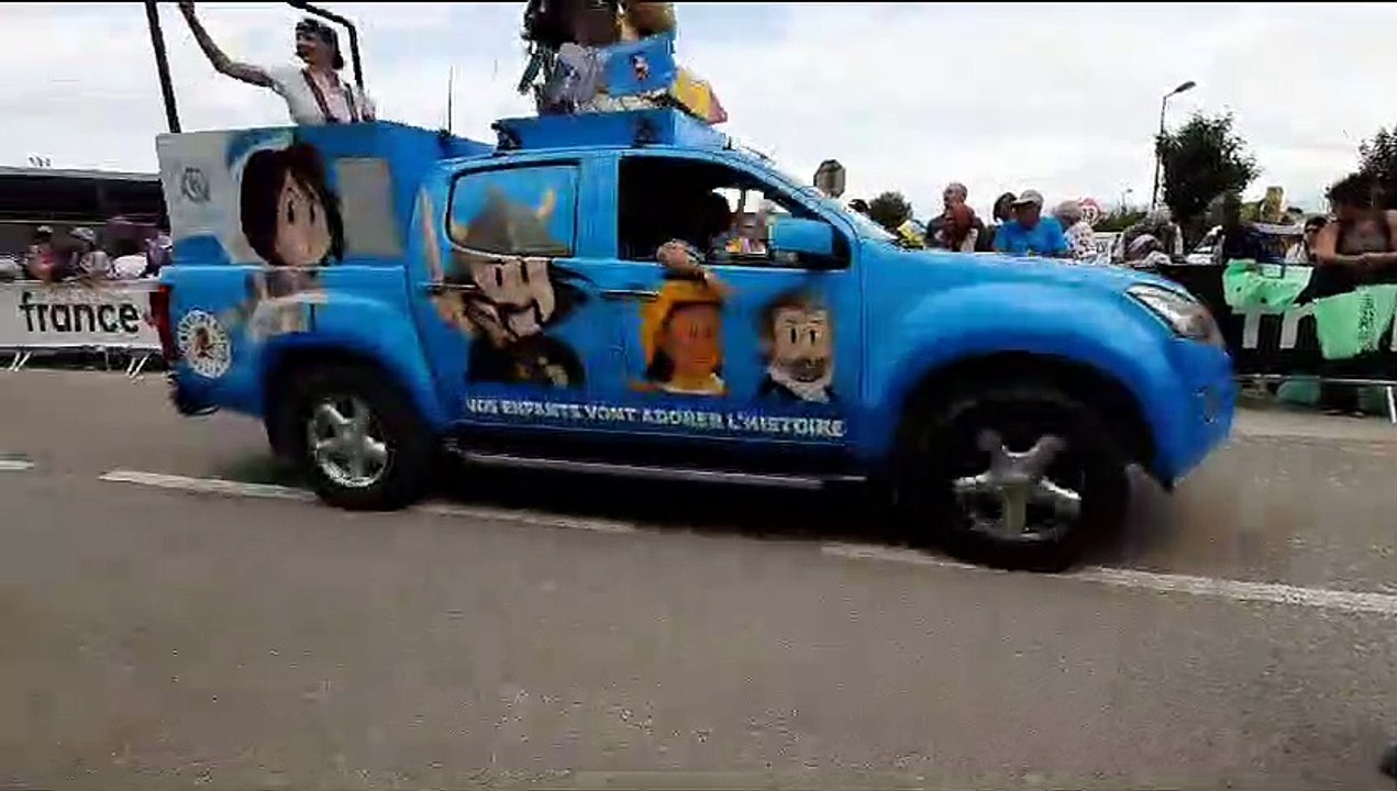 Tour de France 2023. Passage de la caravane à Moirans-en-Montagne