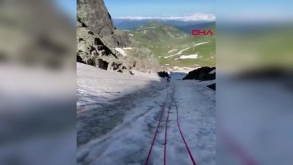 Dağcı, Altıparmak Dağı'nda çöpleri topladı