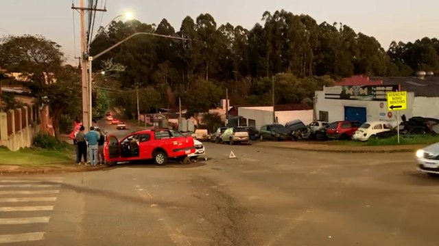 Mulher fica ferida em acidente no Bairro Periolo, em Cascavel