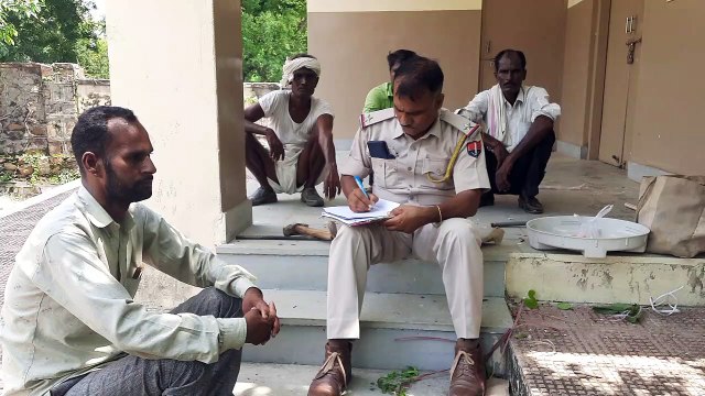 पुत्र की आंखों के सामने टूटा पिता का दम
