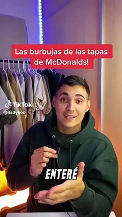 El usuario de TikTok @itsdybec para qué sirven los extraños botones de las tapas de los vasos de McDonald's