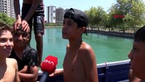 Adana'da Çocuklar Boğulma Tehlikesine Rağmen Sulama Kanallarında Yüzüyor