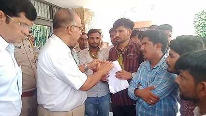 बोले स्टूडेंट: जीरो नंबर देकर किया फेल, दलाल करते हैं यह डिमांड