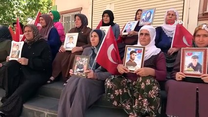 Les familles devant le HDP surveillent le chemin de leurs enfants