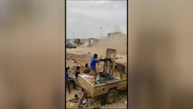 مقطع فيديو يُظهر دبابة لـ #الجيش_السوداني تستهدف موقعا لـ 