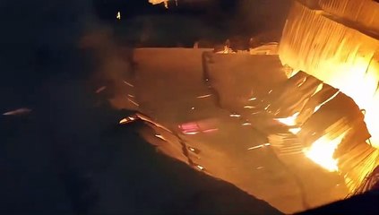 भीषण आग से लाखों का माल जला