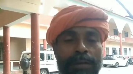 अम्बेडकरनगर: कैमरे पर छलका दिव्यांग का दर्द, क्या कहा आप भी सुनें
