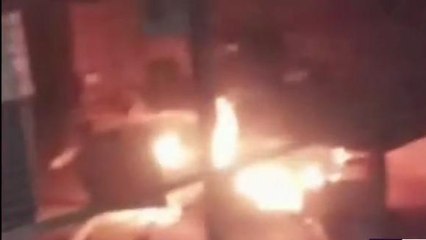 महिलाओं ने धारण किया चंडिका का रूप, देखिए आग के हवाले झोका शराब ठेका
