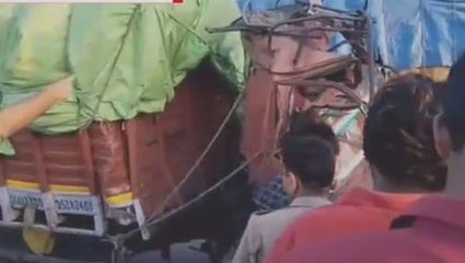 प्रयागराज: ट्रकों की आमने-सामने हुई भिड़ंत में एक चालक की मौके पर हुई दर्दनाक मौत