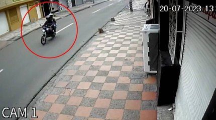 Imágenes inéditas del momento en el que delincuentes lanzan granada a motel en Venecia