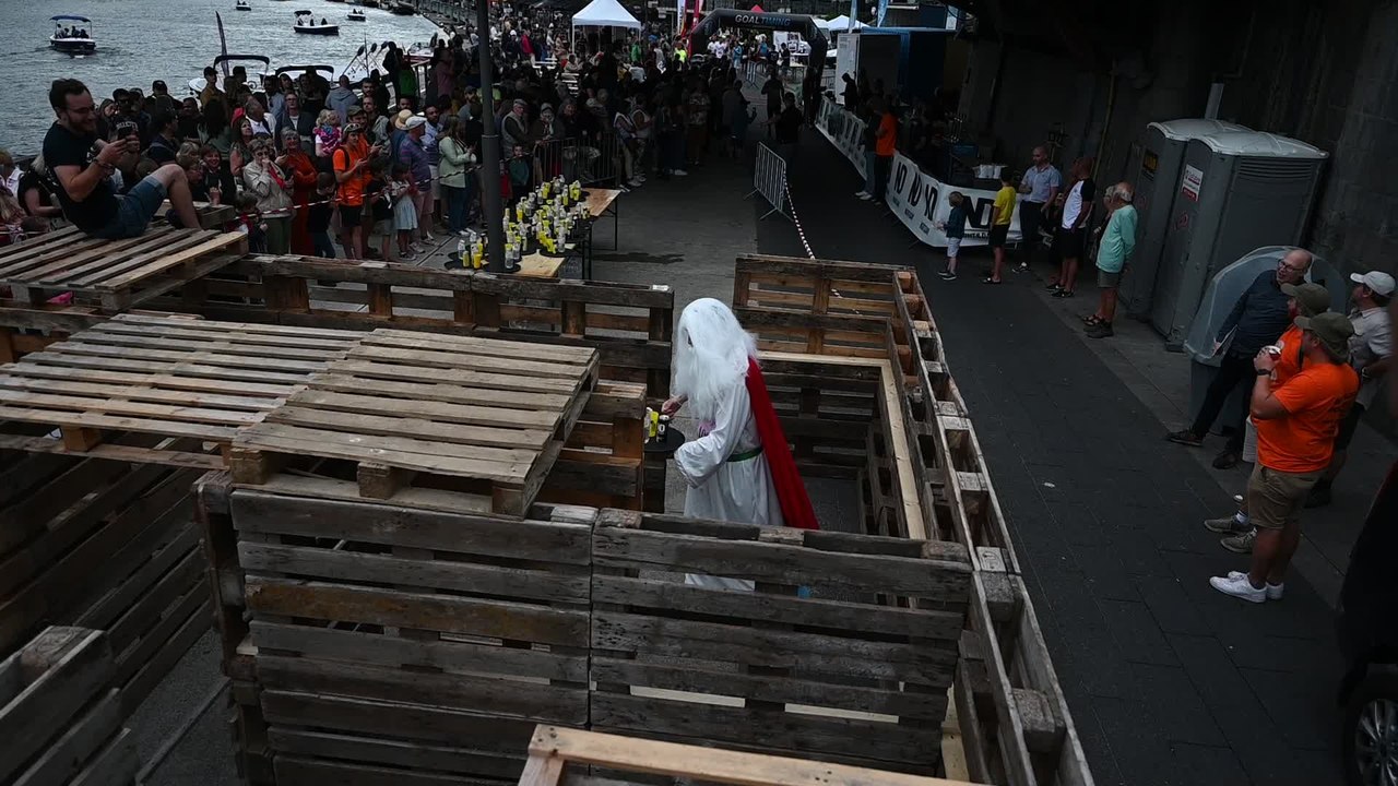 Course de garçons de café du 21 juillet à Dinant