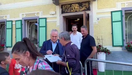 Lazio, Lotito ad Auronzo: selfie e autografi sotto l'hotel
