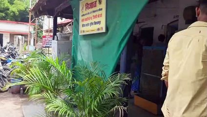 Such a craze of love for the young man.. Stopped the girl in the middle