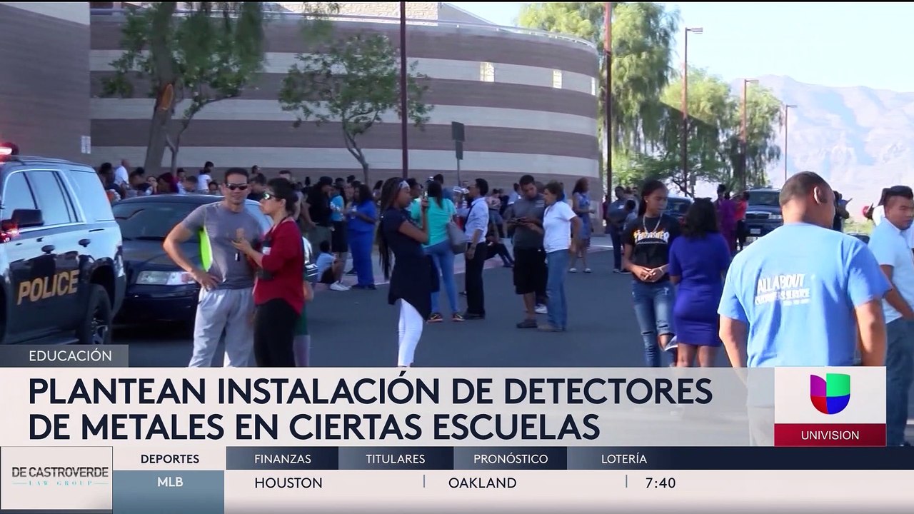 ¿Podrían sus hijos regresar a una escuela con detectores de metales este inicio del año lectivo?