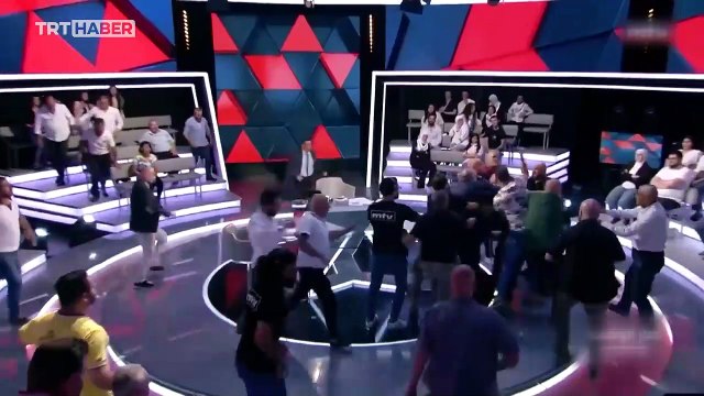 Canlı yayında eski bakan ve gazeteci birbirine girdi