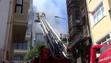 SARIYER'DE 3 KATLI AHŞAP BİNADA YANGIN- 2