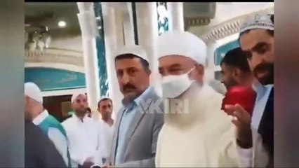 Menzil'de yeni şeyhi garip seslerle karşıladılar! O sesleri neden çıkardıkları belli oldu