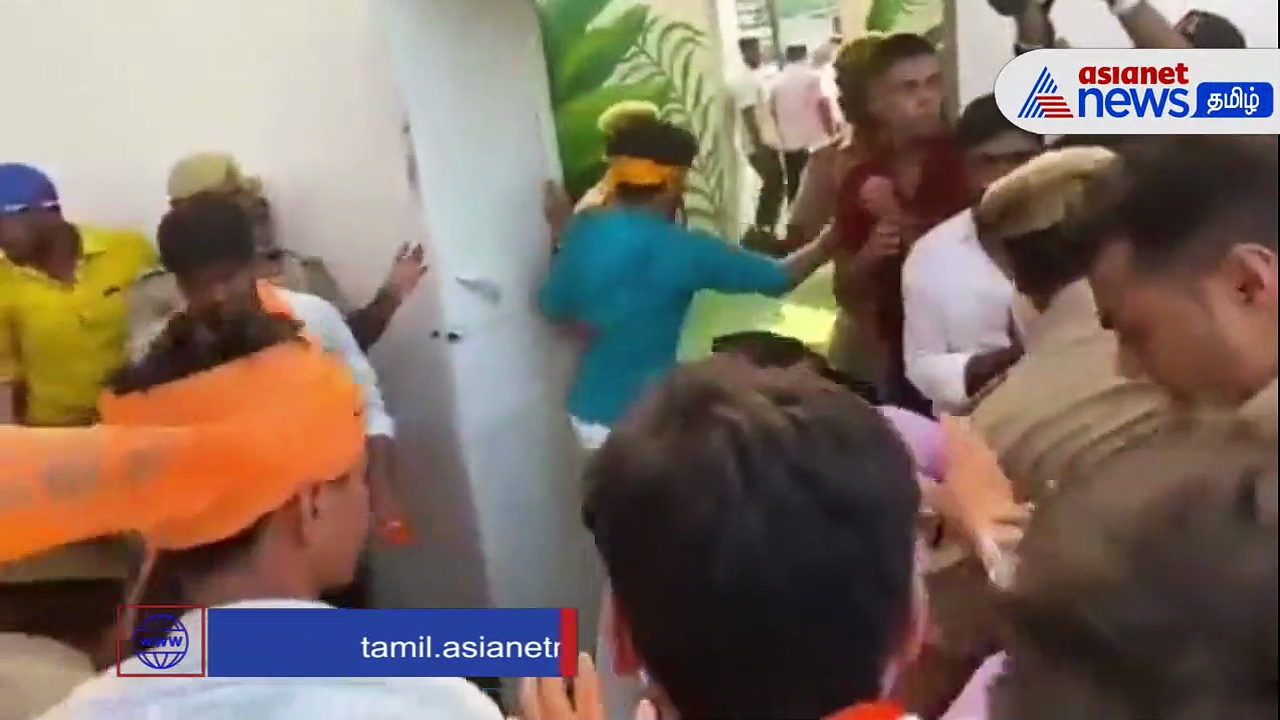 தீனதயாள் பல்கலை துணை வேந்தர் மீது ஏபிவிபி அமைப்பினர் தாக்குதல்! வைரல் வீடியோ!