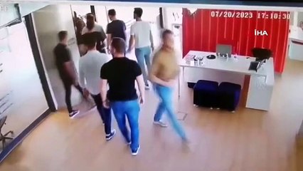 Une personne avec un couteau a pris une femme en otage dans un centre d'affaires à Beykoz