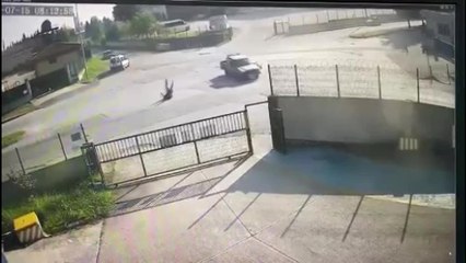 Motosiklet sürücüsü taklalar attı