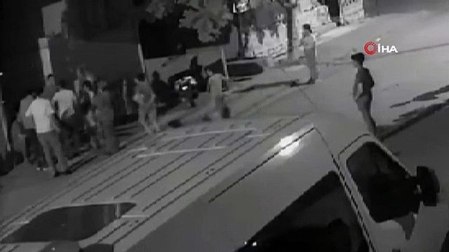 Çocukların kavgasına büyükler dahil oldu, mahalle savaş alanına döndü