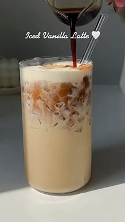 Iced Vanilla Latte  / Easy Latte Recipe/ Easy Vanilla Latte / Recipies/ Latte Recipies/ Instant Latte Recipies