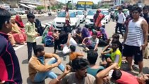 समस्याओं से परेशान लोगों ने मंडोर रोड जाम कर किया प्रदर्शन, देखें VIDEO